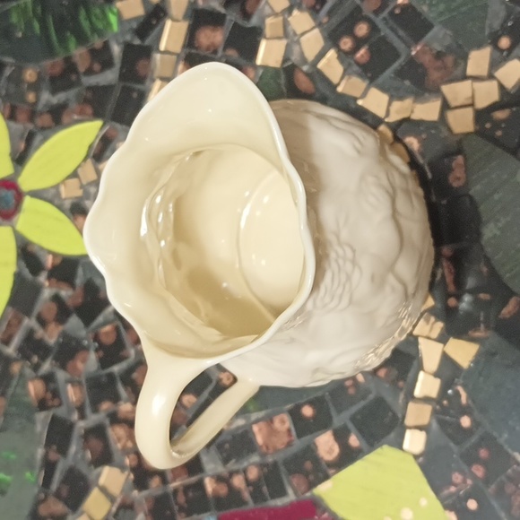 Vintage Beleek Irish Porcelain Creamer, off white - Picture 2 of 3